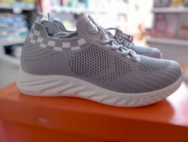 Zapatilla gris