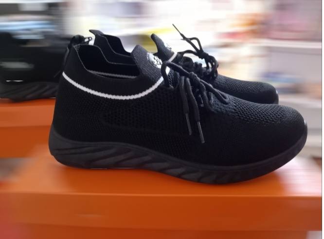 Zapatilla negra
